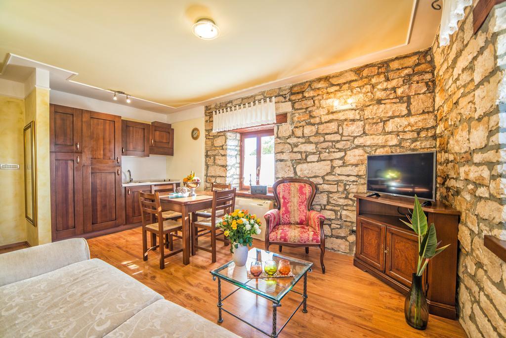 Aparthotel Katalyma 828 Канфанар Экстерьер фото