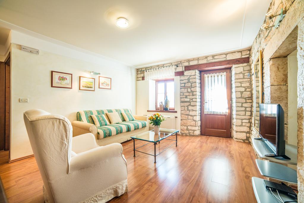 Aparthotel Katalyma 828 Канфанар Экстерьер фото